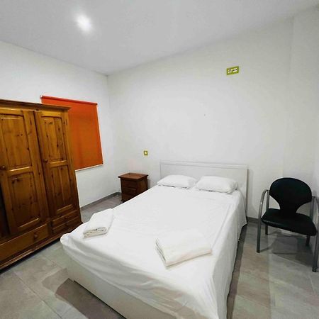 Habitacion Comoda Seville Luaran gambar